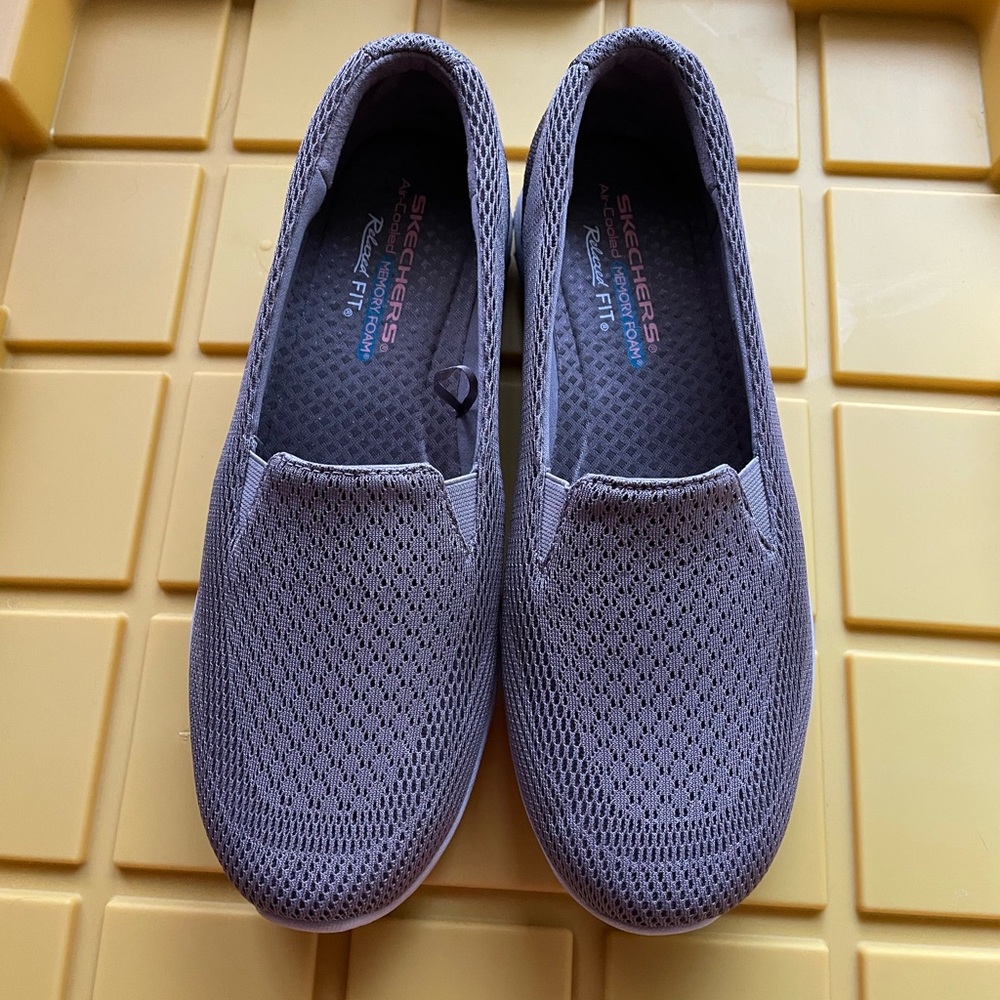 Brand New Size 10 Skechers Air-cooled Memory Foam casual slip ons